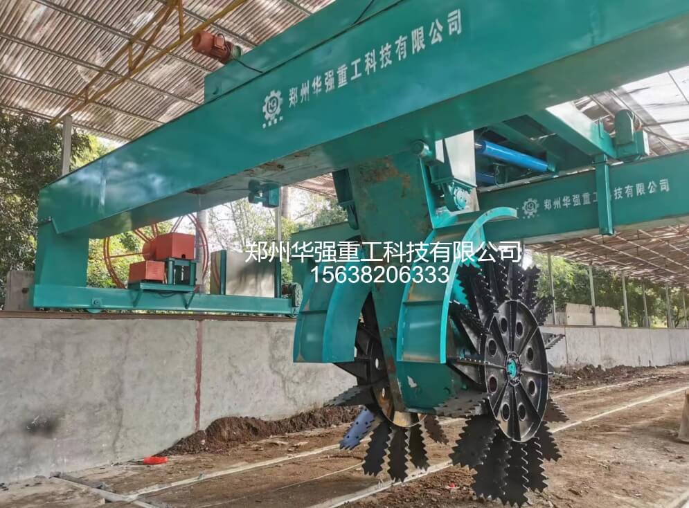 全自動液壓輪盤翻拋機，污泥畜禽糞處理大型有機肥設備